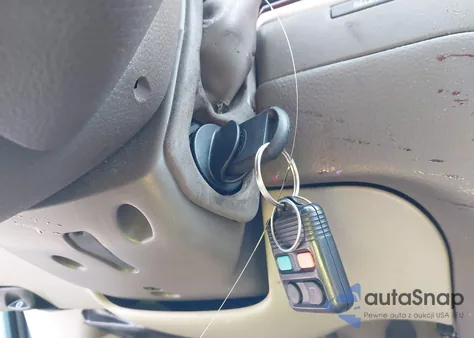 2005 Lincoln Town Car Signature z USA, uszkodzony, nr VIN 1LNHM81W15Y615184